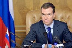 Медведев подписал закон о малых партиях