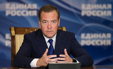 Медведев предложил бесплатно выдавать рецептурные лекарства